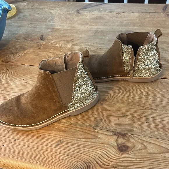 Adorable Booties, VGUC - Picture 3 of 8